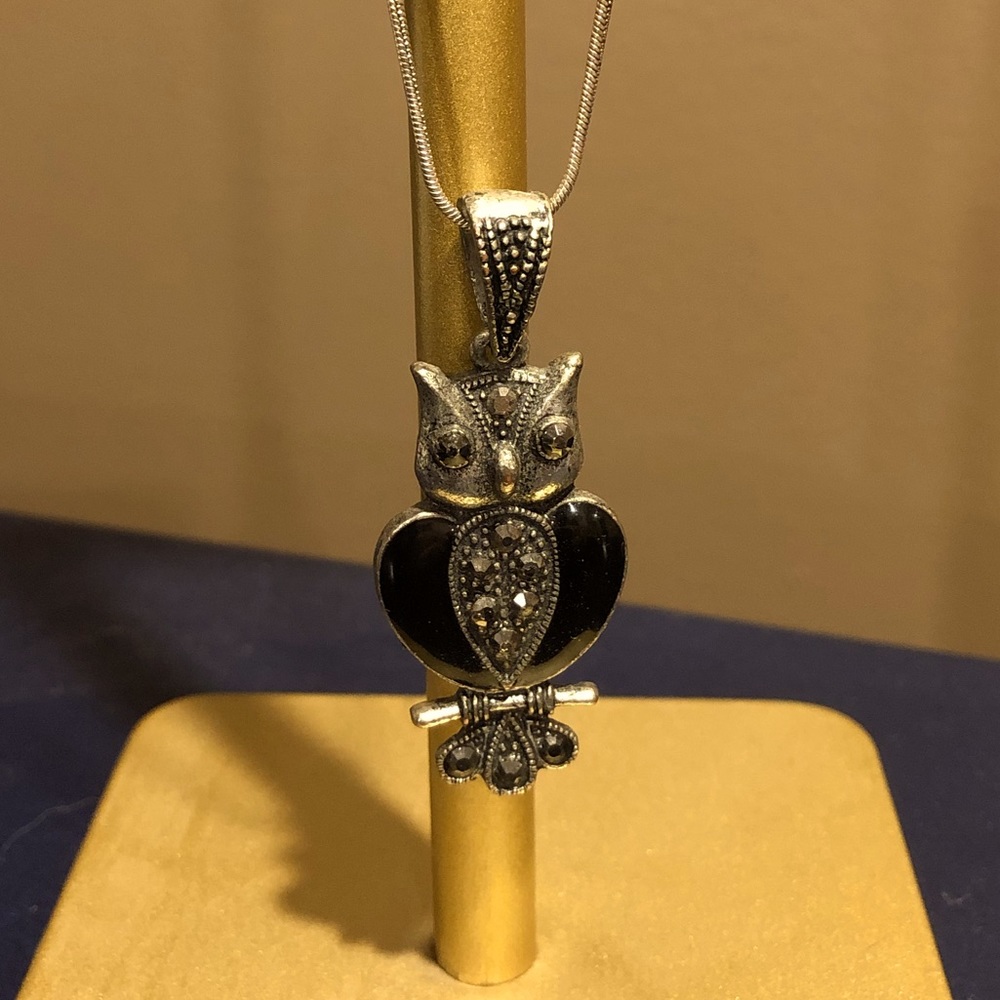 Owl Pendant Necklace- Vintage pendant with 18 inch TRIFARI chain.